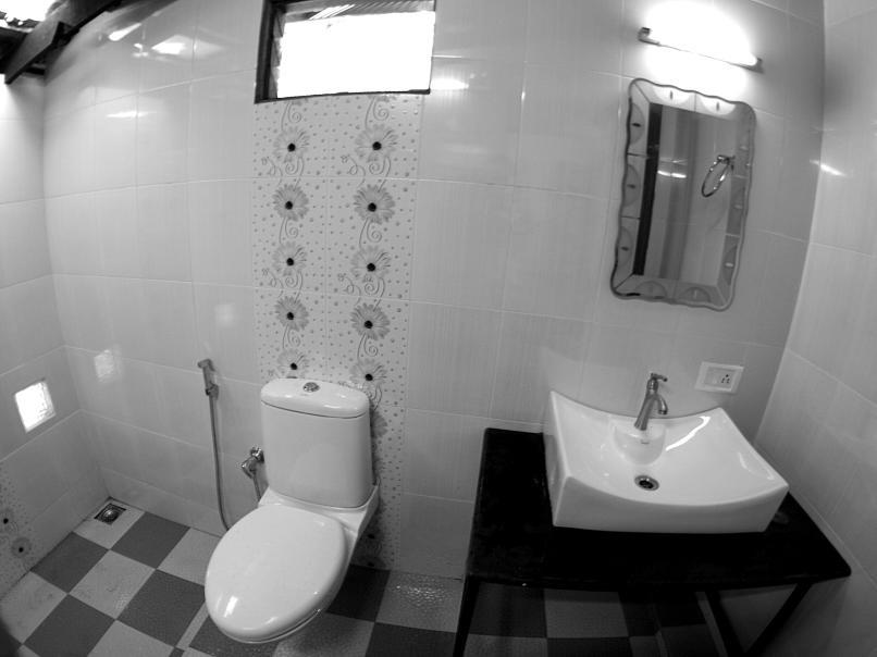Chedi Spring Valley Hotel Athirappilly Room photo
